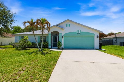 House in Port St. Lucie, Florida 3 bedrooms, 124.49 sq.m. № 2083379