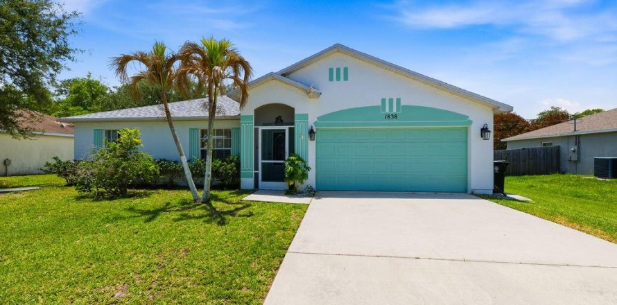 House in Port St. Lucie, Florida 3 bedrooms, 124.49 sq.m. № 2083379