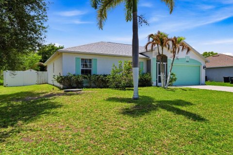 House in Port St. Lucie, Florida 3 bedrooms, 124.49 sq.m. № 2083379 - photo 2