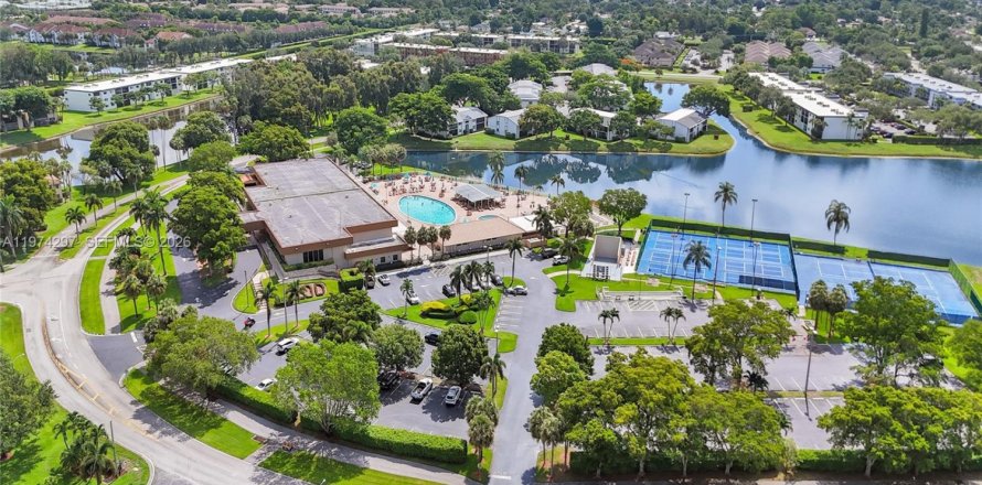 Condo à Delray Beach, Floride, 2 chambres  № 2036514