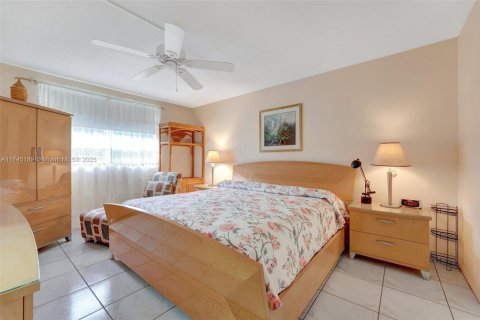 Condo in Lauderdale Lakes, Florida, 1 bedroom  № 1710517 - photo 12