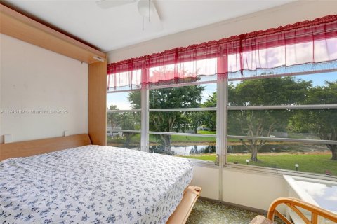 Condo in Lauderdale Lakes, Florida, 1 bedroom  № 1710517 - photo 6