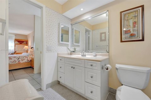 Condo in Lauderdale Lakes, Florida, 1 bedroom  № 1710517 - photo 18