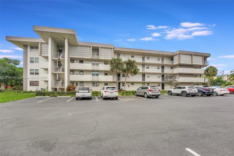 Condo in Lauderdale Lakes, Florida, 1 bedroom  № 1710517 - photo 19