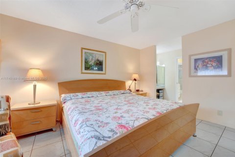 Condo in Lauderdale Lakes, Florida, 1 bedroom  № 1710517 - photo 13