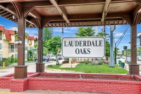 Condo in Lauderdale Lakes, Florida, 1 bedroom  № 1710517 - photo 24