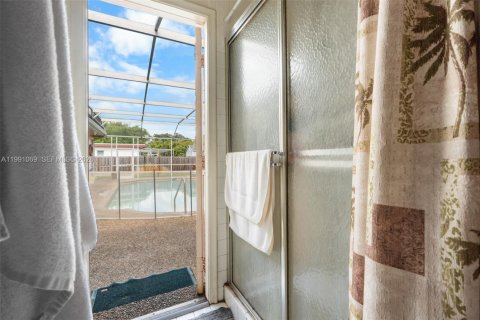 House in Plantation, Florida 4 bedrooms, 209.49 sq.m. № 2062607 - photo 20