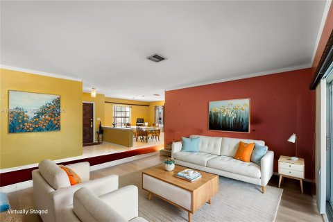 House in Plantation, Florida 4 bedrooms, 209.49 sq.m. № 2062607 - photo 5