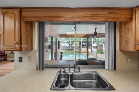 House in Plantation, Florida 4 bedrooms, 209.49 sq.m. № 2062607 - photo 9