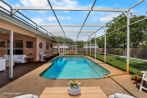 House in Plantation, Florida 4 bedrooms, 209.49 sq.m. № 2062607 - photo 23