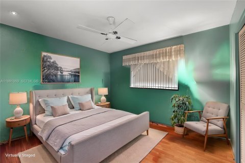 House in Plantation, Florida 4 bedrooms, 209.49 sq.m. № 2062607 - photo 14