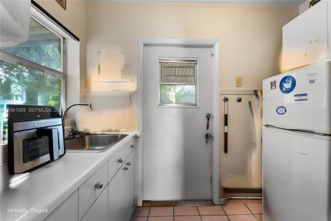 House in Plantation, Florida 4 bedrooms, 209.49 sq.m. № 2062607 - photo 18