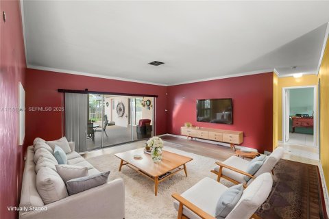 House in Plantation, Florida 4 bedrooms, 209.49 sq.m. № 2062607 - photo 6