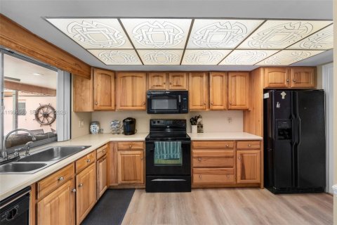 House in Plantation, Florida 4 bedrooms, 209.49 sq.m. № 2062607 - photo 7