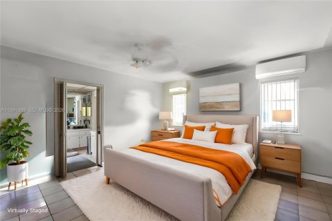 House in Plantation, Florida 4 bedrooms, 209.49 sq.m. № 2062607 - photo 17