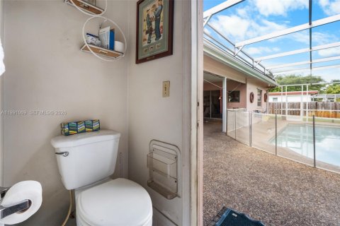 House in Plantation, Florida 4 bedrooms, 209.49 sq.m. № 2062607 - photo 19