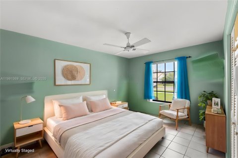 House in Plantation, Florida 4 bedrooms, 209.49 sq.m. № 2062607 - photo 13