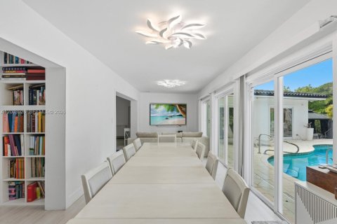 Villa ou maison à vendre à Coral Gables, Floride: 4 chambres, 198.16 m2 № 2069370 - photo 29