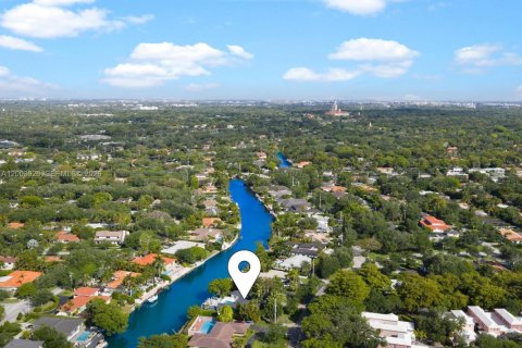 Villa ou maison à vendre à Coral Gables, Floride: 4 chambres, 198.16 m2 № 2069370 - photo 9