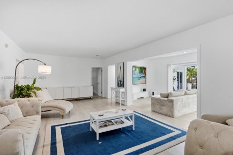 Villa ou maison à vendre à Coral Gables, Floride: 4 chambres, 198.16 m2 № 2069370 - photo 13