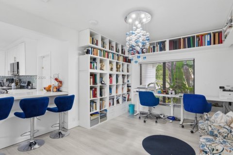 Villa ou maison à vendre à Coral Gables, Floride: 4 chambres, 198.16 m2 № 2069370 - photo 25