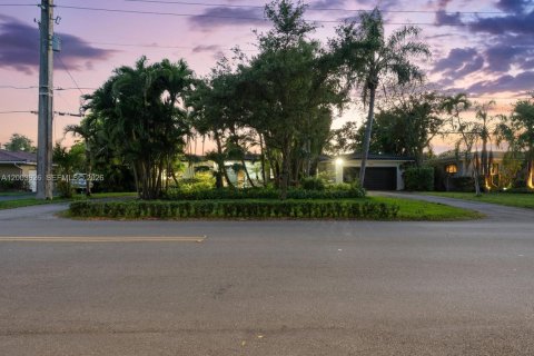 Villa ou maison à vendre à Coral Gables, Floride: 4 chambres, 198.16 m2 № 2069370 - photo 8