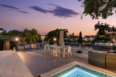 Villa ou maison à vendre à Coral Gables, Floride: 4 chambres, 198.16 m2 № 2069370 - photo 5