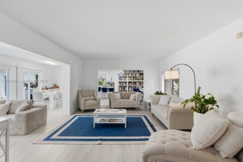 Villa ou maison à vendre à Coral Gables, Floride: 4 chambres, 198.16 m2 № 2069370 - photo 14