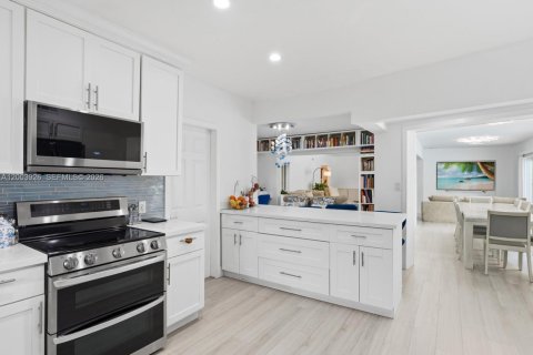 Villa ou maison à vendre à Coral Gables, Floride: 4 chambres, 198.16 m2 № 2069370 - photo 20