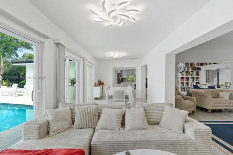 Villa ou maison à vendre à Coral Gables, Floride: 4 chambres, 198.16 m2 № 2069370 - photo 17