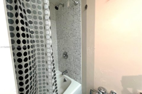 Copropriété à louer à Miami Beach, Floride: 35.3 m2 № 2007577 - photo 17