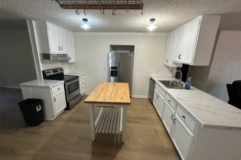 Villa ou maison à louer à Brooksville, Floride: 3 chambres, 132.66 m2 № 2091932 - photo 3