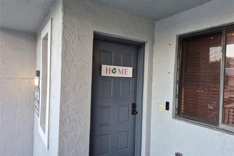 Condominio en alquiler en Weston, Florida, 2 dormitorios, 113.34 m2 № 1949935 - foto 2