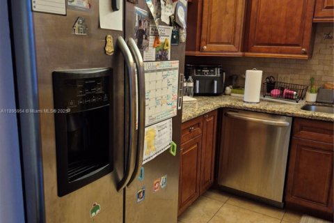Condominio en alquiler en Weston, Florida, 2 dormitorios, 113.34 m2 № 1949935 - foto 9