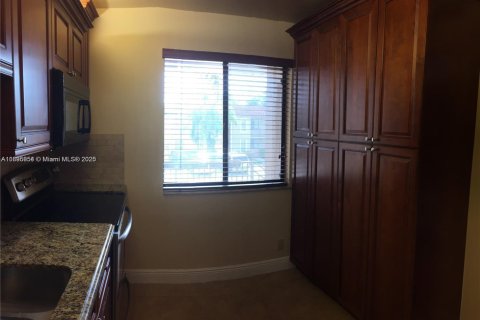 Condominio en alquiler en Weston, Florida, 2 dormitorios, 113.34 m2 № 1949935 - foto 5