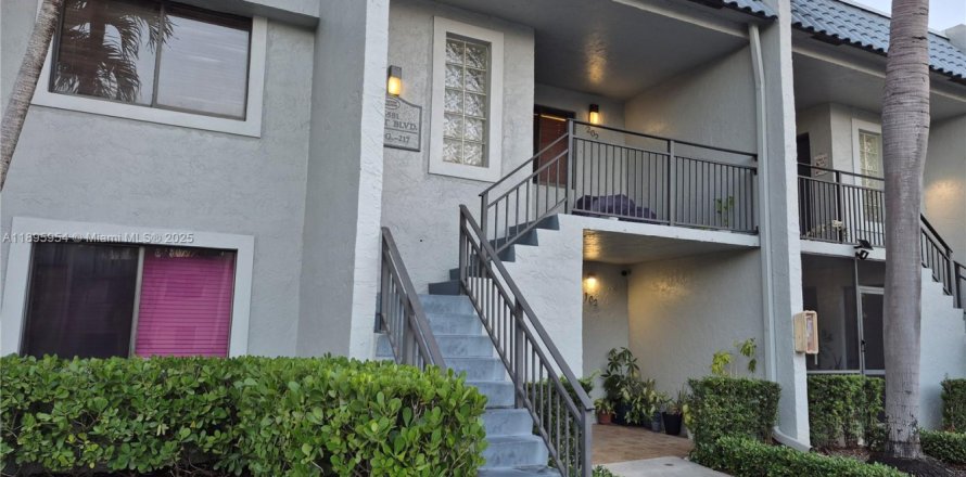 Condominio en Weston, Florida, 2 dormitorios № 1949935