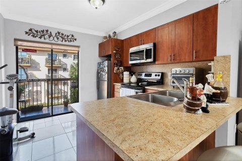 Condominio en venta en Hialeah, Florida, 2 dormitorios, 75.44 m2 № 1982865 - foto 11