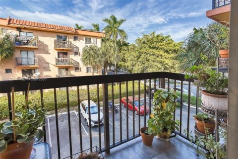 Condominio en venta en Hialeah, Florida, 2 dormitorios, 75.44 m2 № 1982865 - foto 30