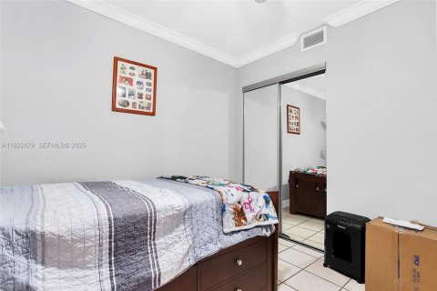 Condominio en venta en Hialeah, Florida, 2 dormitorios, 75.44 m2 № 1982865 - foto 23