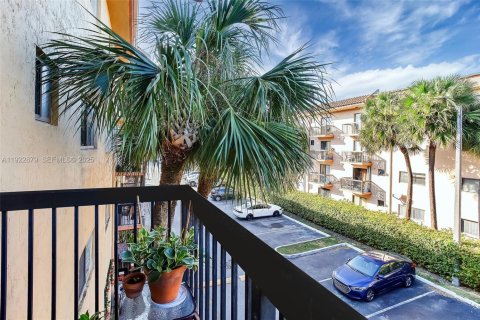 Condominio en venta en Hialeah, Florida, 2 dormitorios, 75.44 m2 № 1982865 - foto 29