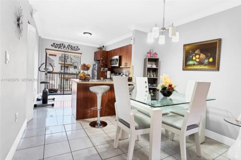Condominio en venta en Hialeah, Florida, 2 dormitorios, 75.44 m2 № 1982865 - foto 7