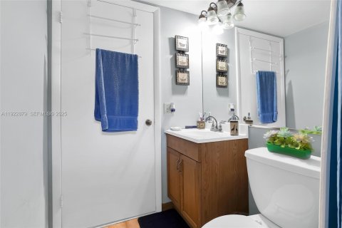 Condominio en venta en Hialeah, Florida, 2 dormitorios, 75.44 m2 № 1982865 - foto 26