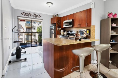 Condominio en venta en Hialeah, Florida, 2 dormitorios, 75.44 m2 № 1982865 - foto 10