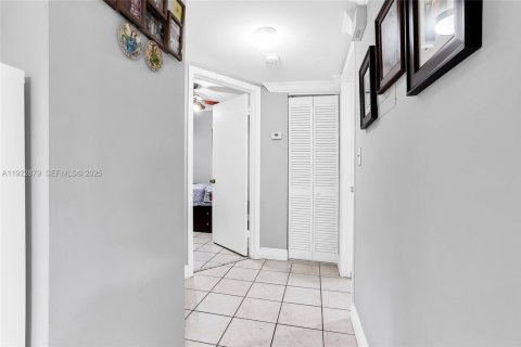 Condominio en venta en Hialeah, Florida, 2 dormitorios, 75.44 m2 № 1982865 - foto 27