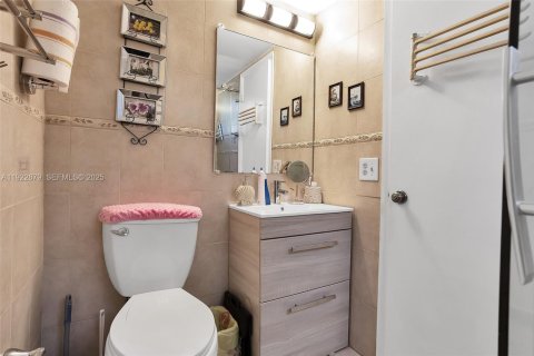 Condominio en venta en Hialeah, Florida, 2 dormitorios, 75.44 m2 № 1982865 - foto 21