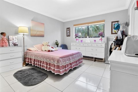 Condominio en venta en Hialeah, Florida, 2 dormitorios, 75.44 m2 № 1982865 - foto 15