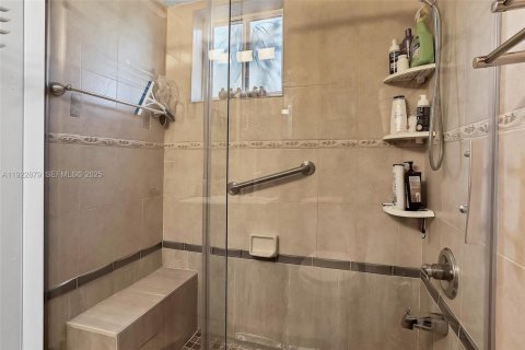 Condominio en venta en Hialeah, Florida, 2 dormitorios, 75.44 m2 № 1982865 - foto 20