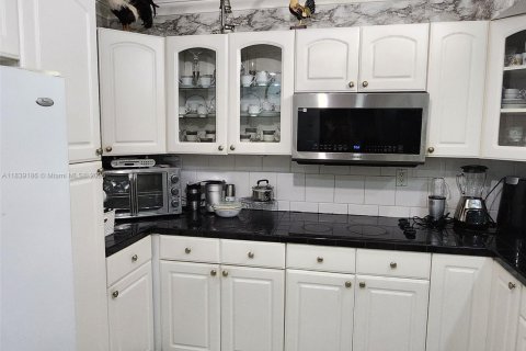 Купить кондоминиум в Авентура, Флорида 1 спальня, 71.16м2, № 2035695 - фото 11