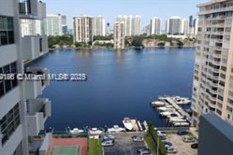 Кондоминиум с 1 спальней в Авентура, Флорида № 2035695