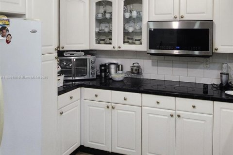 Купить кондоминиум в Авентура, Флорида 1 спальня, 71.16м2, № 2035695 - фото 12